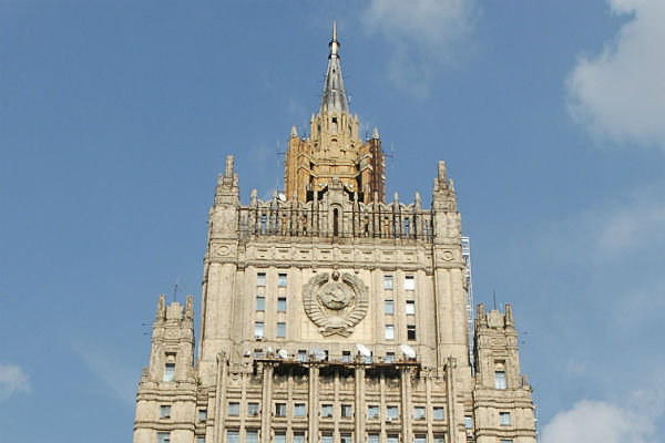 МИД РФ попросил россиян за границей спокойно воспринимать слова «понос» и «яблан»