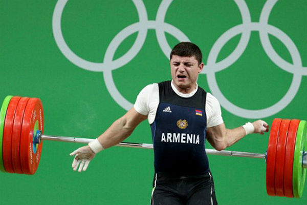 Армянский штангист на Олимпиаде получил шокирующую травму