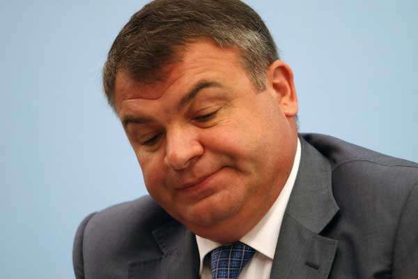 Сердюков продавал здания в Петербурге через Кипр. Когда же Путину надоест отслеживать махинации своего протеже?