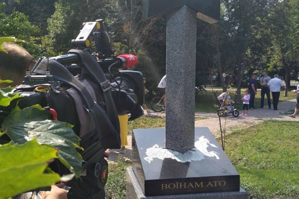  В Киеве попытались взорвать памятник карателям с вонзенным в Россию мечом 