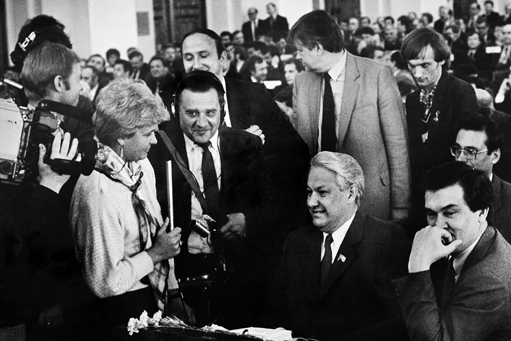 Первый председатель верховного совета. Ельцин председатель Верховного совета РСФСР. Ельцин председатель Верховного совета РСФСР фото.